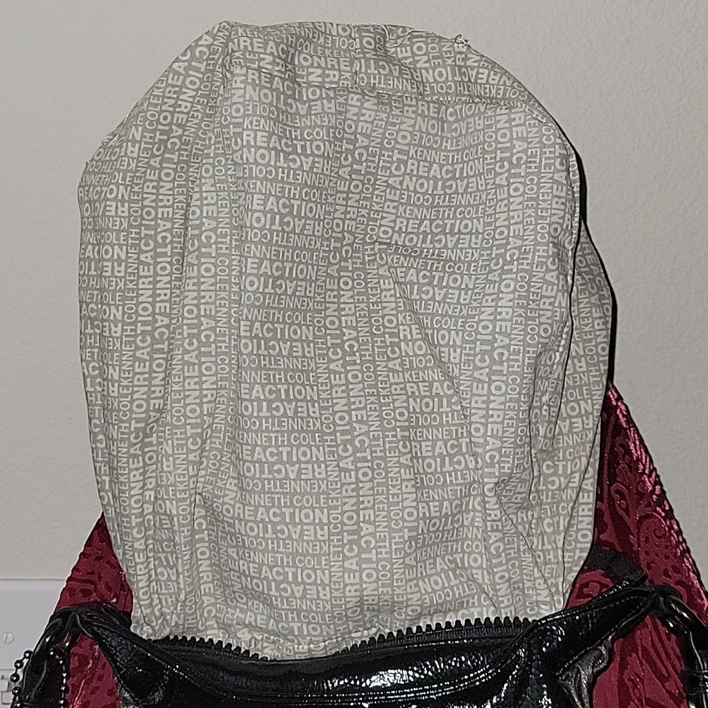 Reaction by Kenneth Cole crossbody - Picture 5 of 16